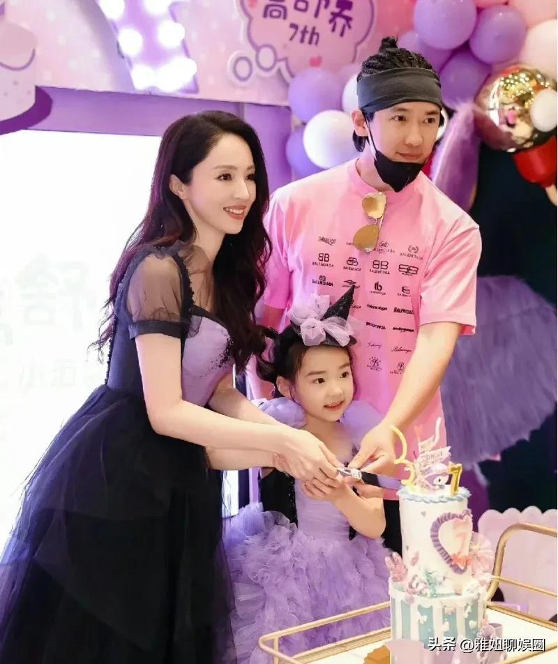 高云翔最新圖片，學(xué)習、變化與自信的舞臺風(fēng)采展示