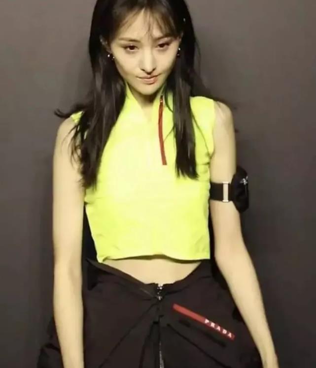 鄭爽最新動(dòng)態(tài)2024，多維度審視與深度探討