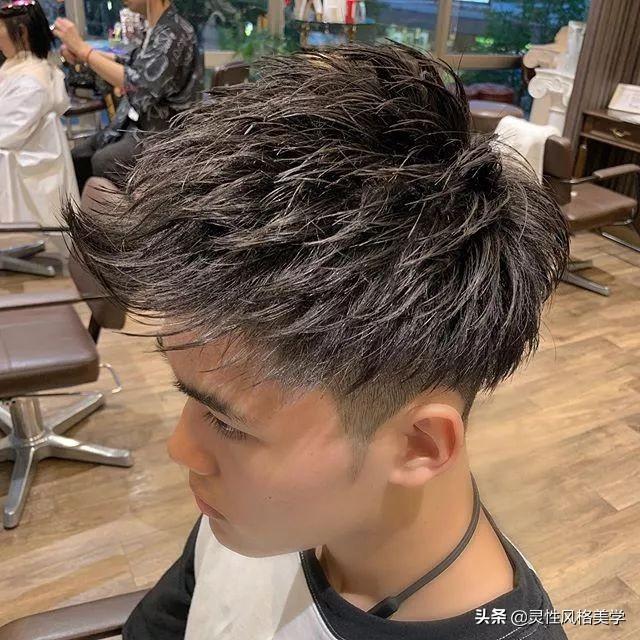 男性最新發(fā)型，心靈與自然的時(shí)尚之旅