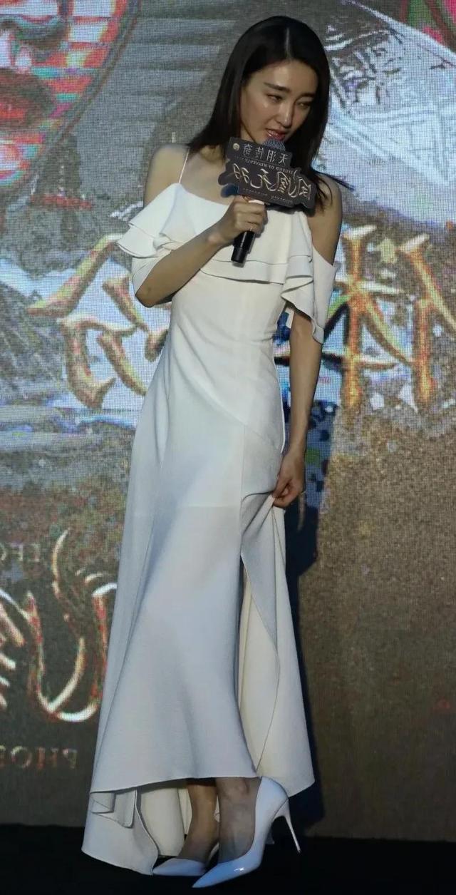 王麗坤最新發(fā)布會(huì )驚艷亮相，星光閃耀的瞬間