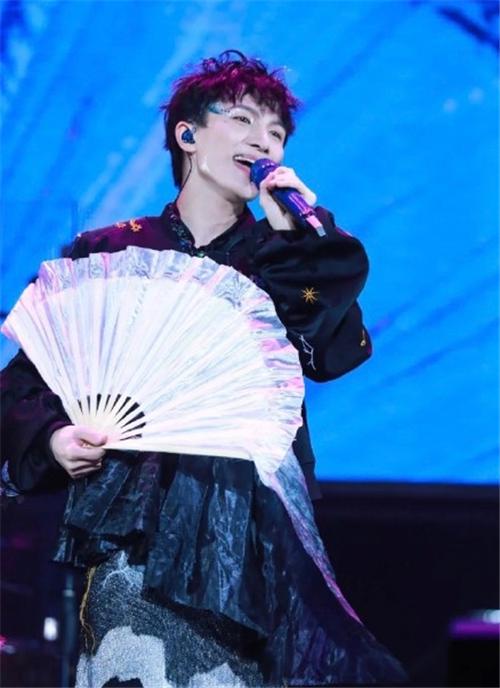 火花最新歌曲，自然美景之旅，探尋內心的平和寧靜