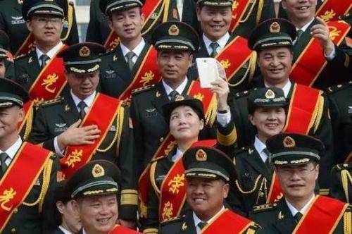 軍官轉業(yè)政策最新探索，小巷獨特風(fēng)味與轉業(yè)安置新動(dòng)向