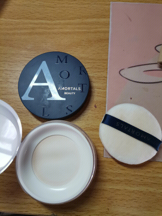 最新散粉測評，與自然美景同行，尋找內心的寧靜與平和的妝容秘籍