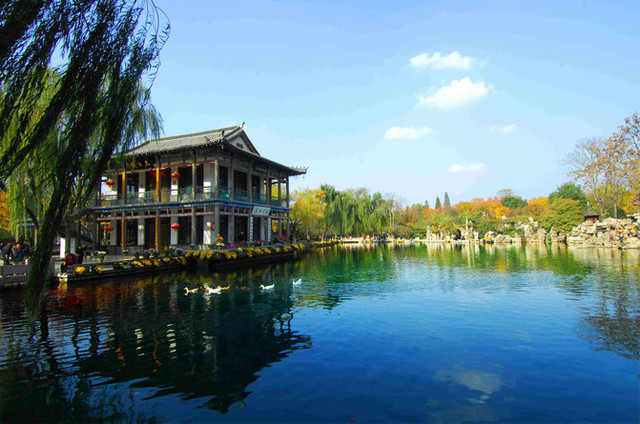 大明湖深度游，巷弄美食秘境探索