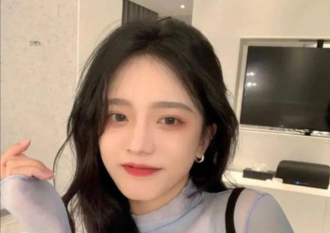 最新長(cháng)發(fā)美女視頻，心靈與自然的絕美之旅