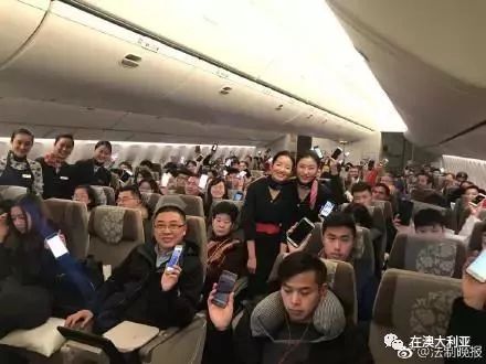 藍航空姐王靜新篇章，翱翔天際的溫暖使者，展現職業(yè)風(fēng)采與愛(ài)心傳遞
