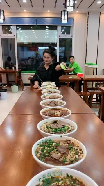 智能面食競技盛宴，全新科技引領(lǐng)吃面條比賽風(fēng)潮！