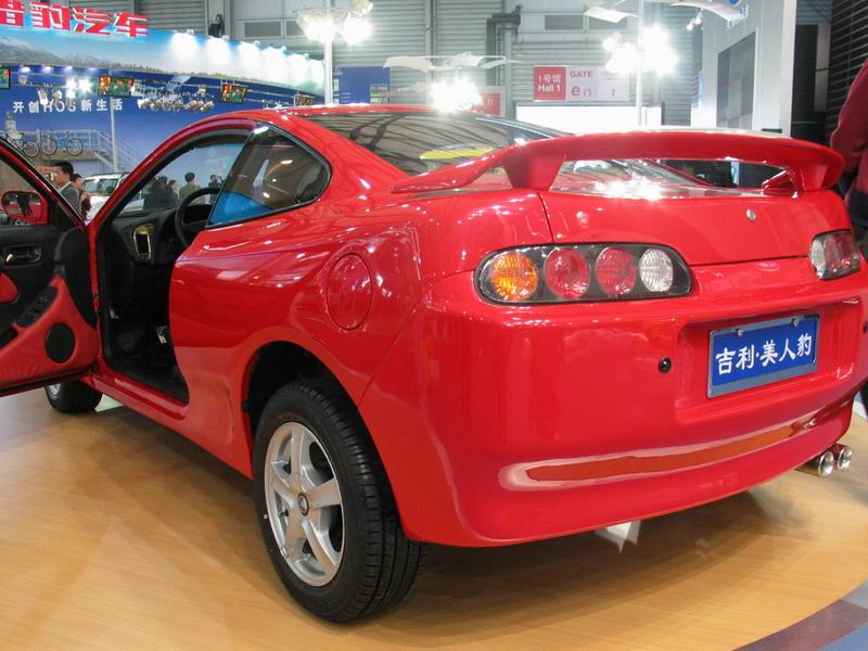 吉利美人豹新款上市，小巷中的隱藏特色小店亮相