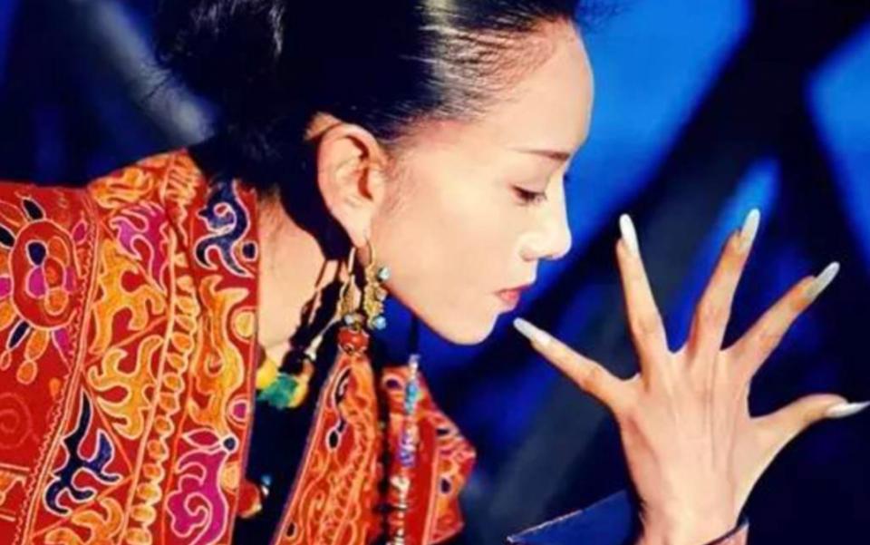 楊麗萍最新近照曝光，如何獲取并評價(jià)舞蹈巨星的最新照片？