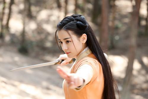 秦時(shí)明月新登場(chǎng)女俠角色——科技之光，生活之路的照亮者