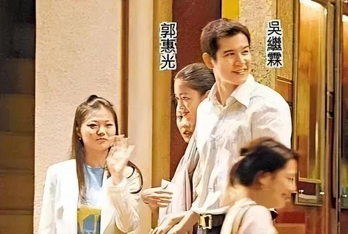 豪門(mén)寵愛(ài)，甜蜜婚姻的成長(cháng)勵志之旅