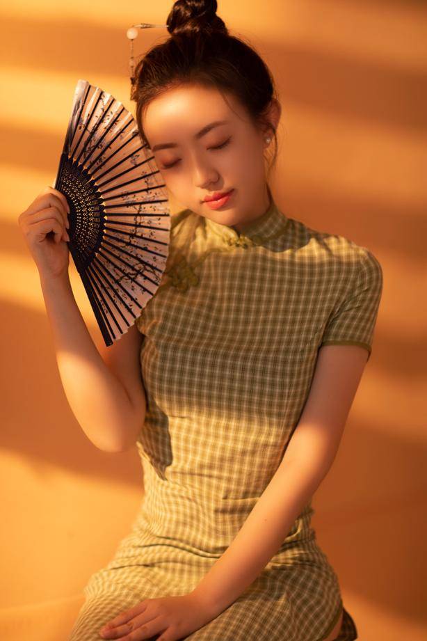 女演員古箏，與自然美景的邂逅，探尋內心平和之聲