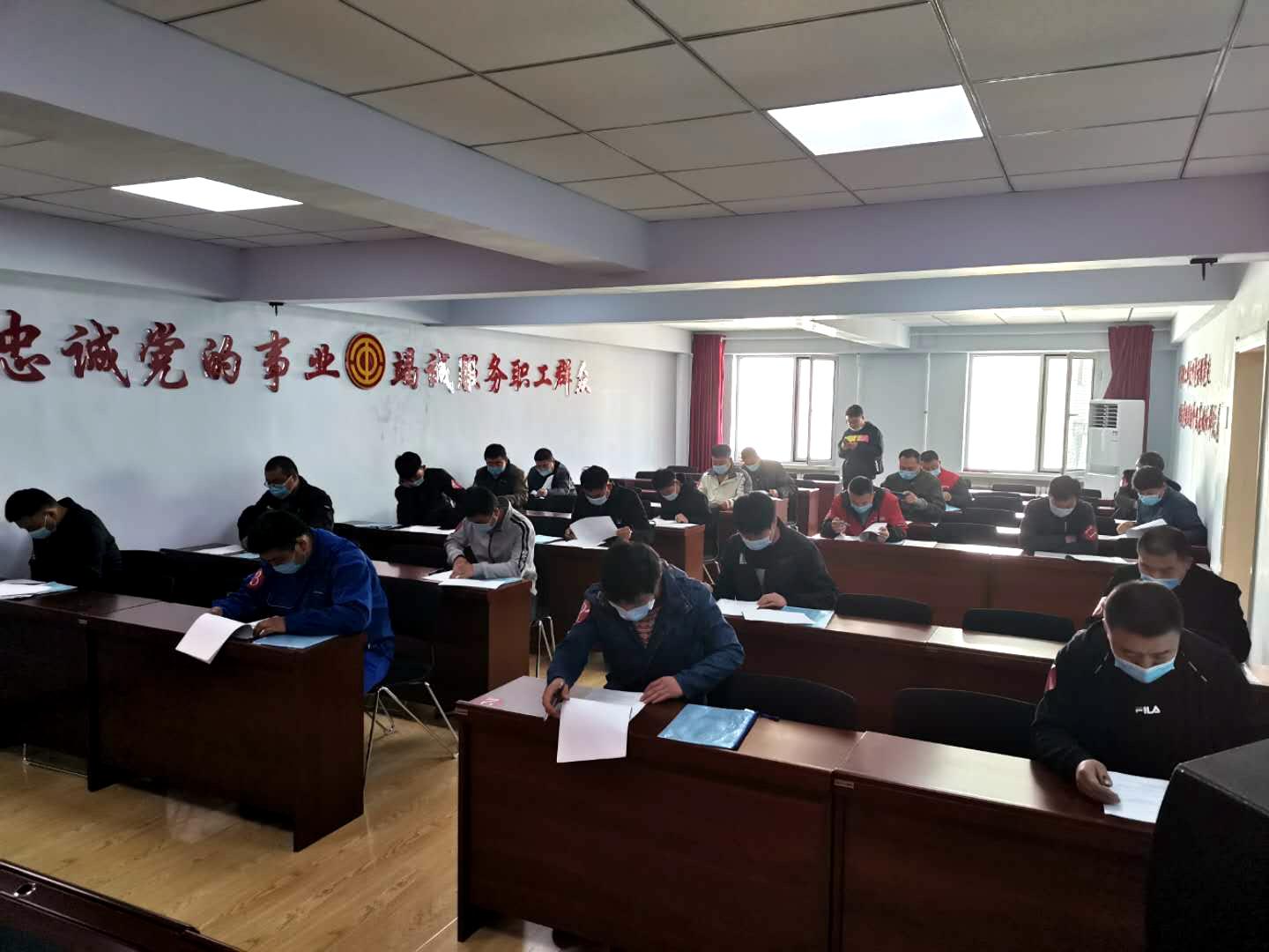 汽修技藝較量，時(shí)代的印記與技術(shù)的榮光競賽