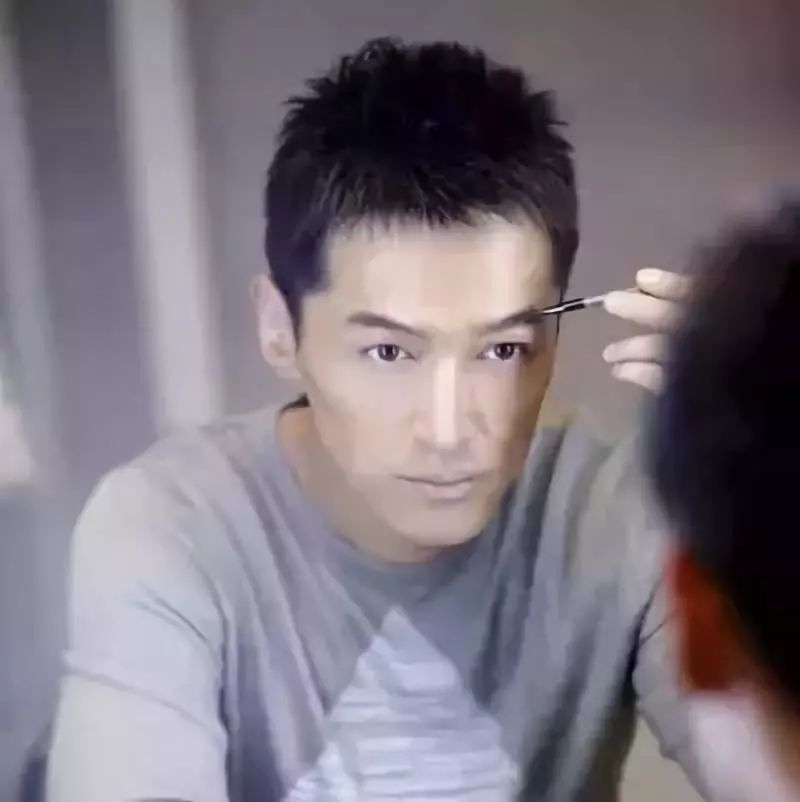 男明星與同性戀話(huà)題，理解與尊重的步驟指南