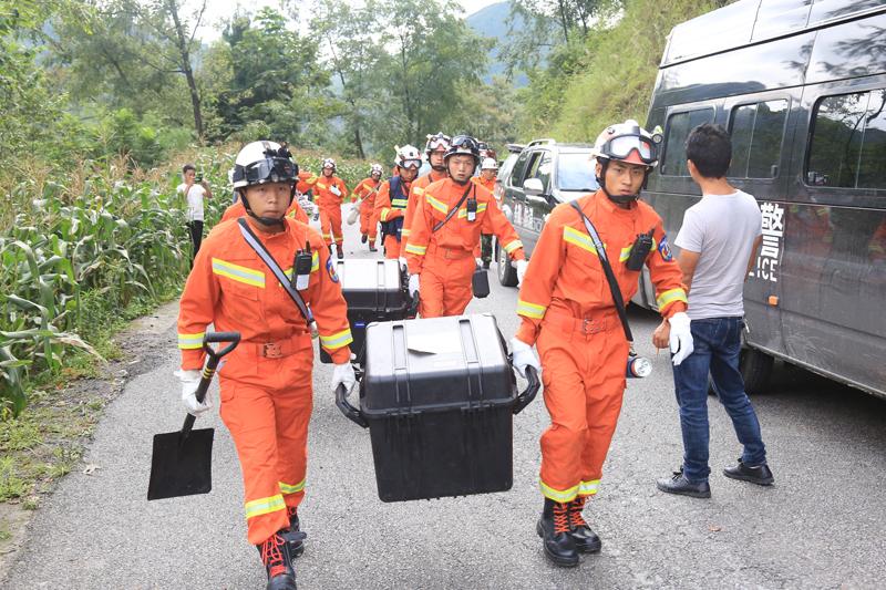納雍山體滑坡最新消息，探秘滑坡背后神秘角落的小巷特色小店
