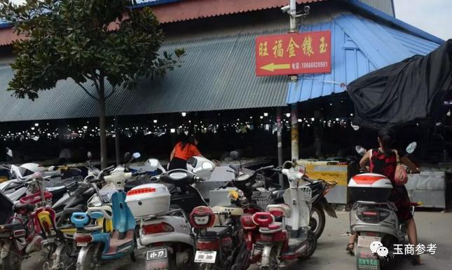 鎮平貼吧科技新品亮相，體驗未來(lái)生活新紀元最新動(dòng)態(tài)