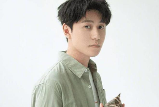 秦俊杰最新戀情曝光，情感新動(dòng)向揭秘！